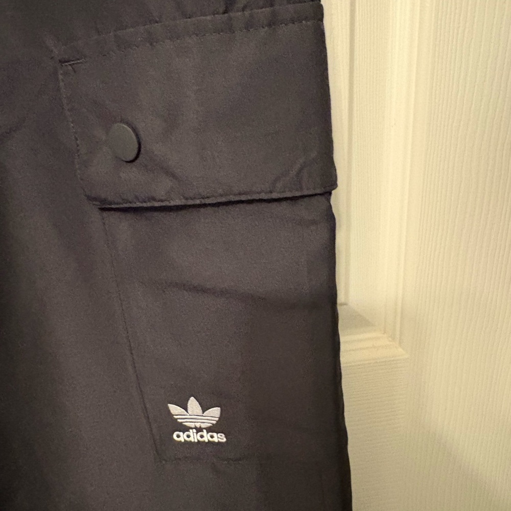 NWT Adidas Originals Women's Essentials Woven Cargo Pants Size XL - Black $75 - Picture 7 of 9